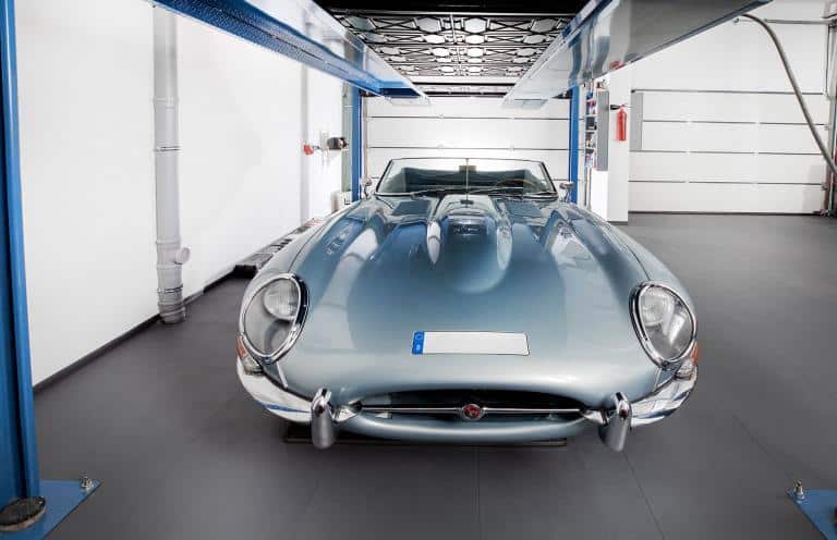 Oldtimer in einer BRAUN Keller Tiefgarage