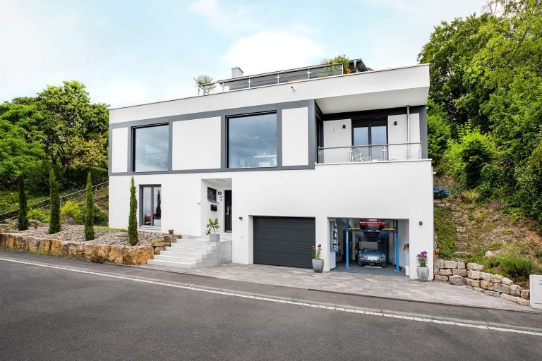 Komplettes Haus mit Dachterrasse und BRAUN Keller Tiefgarage