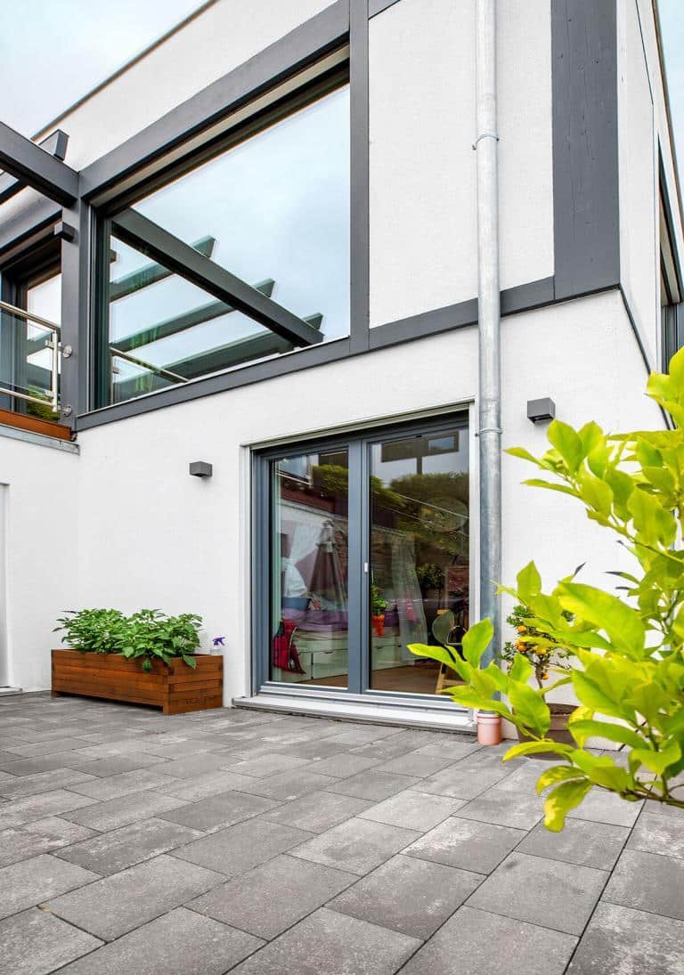 Terassentür eines BRAUN Kellers mit Gartenanschluss