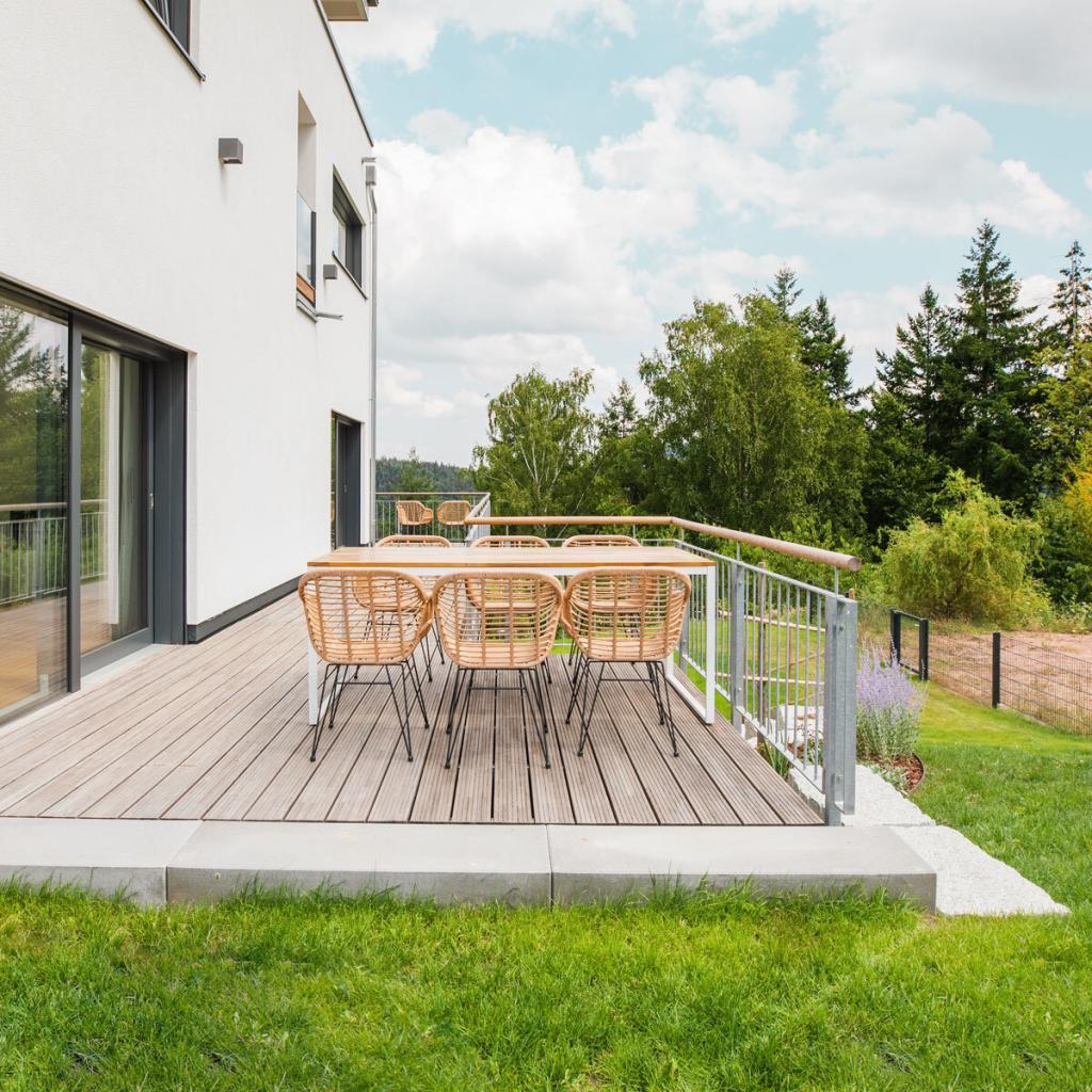 Kellerbau mit angeschlossener Terrasse, Bodenplatte und Gartenzugang